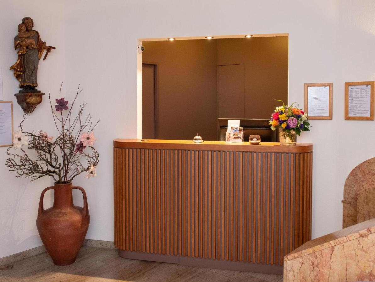 Hotel Ochsen ユーバーリンゲン エクステリア 写真