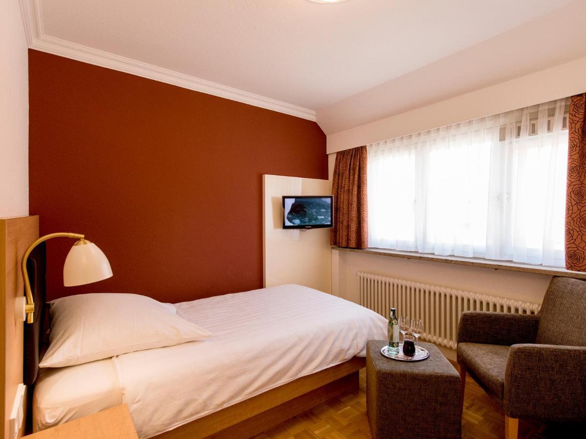 Hotel Ochsen ユーバーリンゲン エクステリア 写真