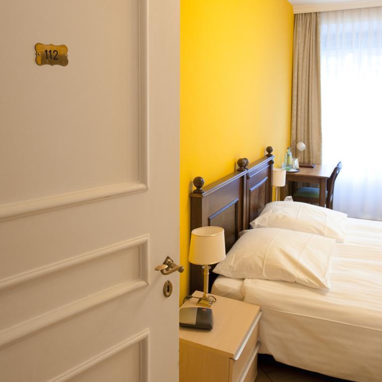 Hotel Ochsen ユーバーリンゲン エクステリア 写真