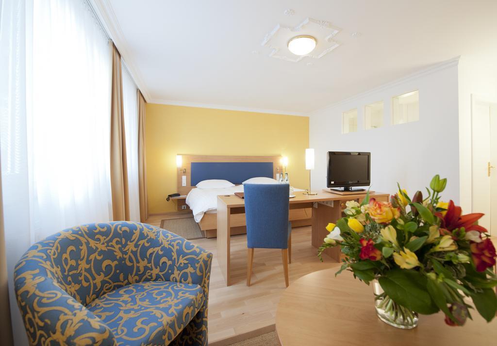 Hotel Ochsen ユーバーリンゲン エクステリア 写真