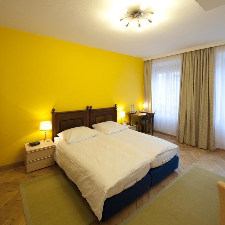 Hotel Ochsen ユーバーリンゲン エクステリア 写真