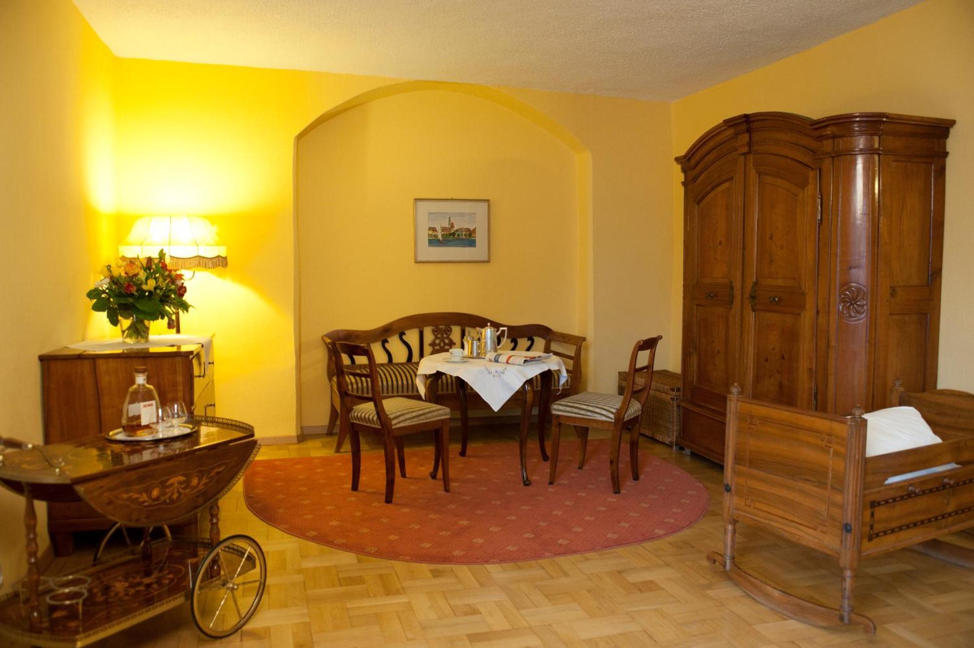 Hotel Ochsen ユーバーリンゲン エクステリア 写真